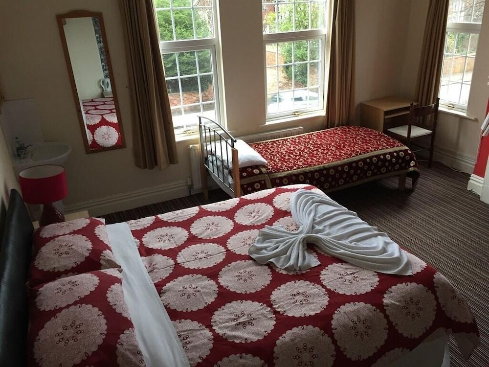 Tennyson House Hotel