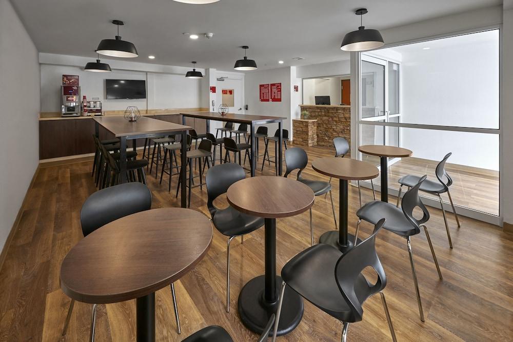 Extended Suites Monterrey Aeropuerto