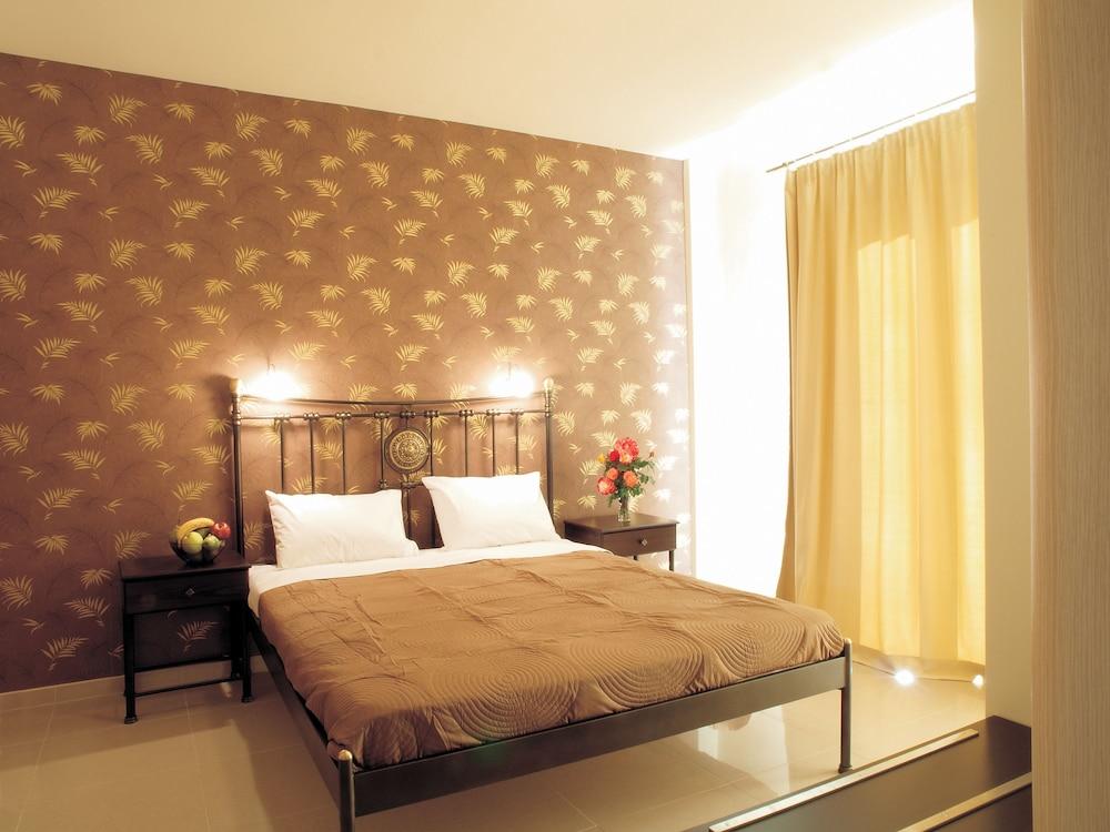 Niriides Beach Hotel