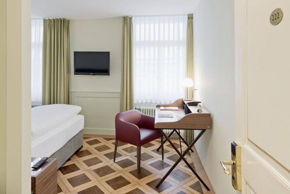 BLUME. - Baden Hotel & Restaurant