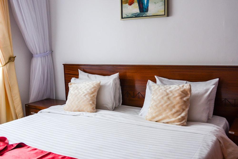 Brickwood Apartments