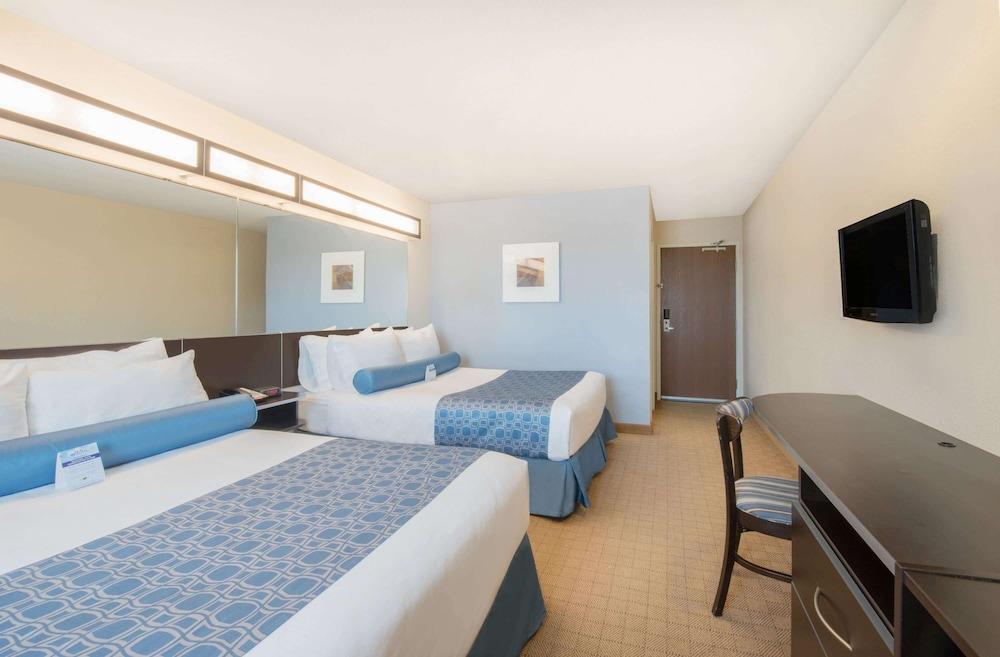 Microtel Inn & Suites by Wyndham Stanley