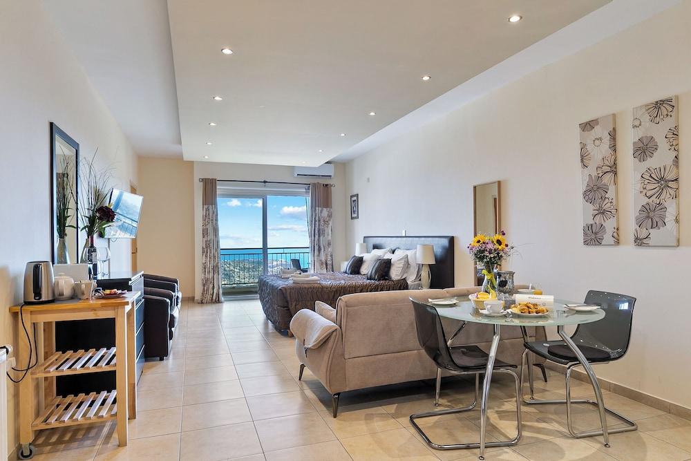 Hill View Restaurant & Apartments