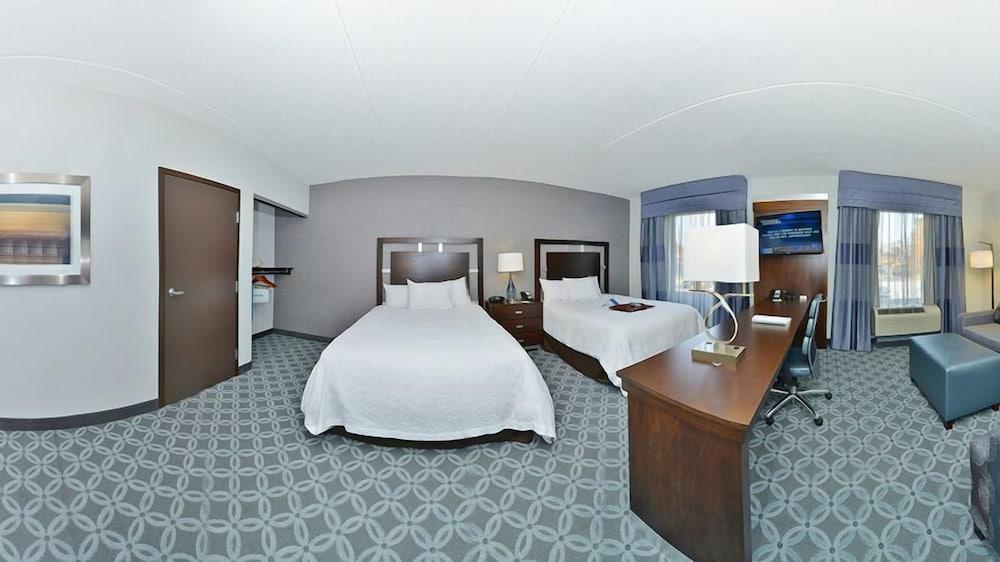 Hampton Inn & Suites Greensboro/Coliseum Area