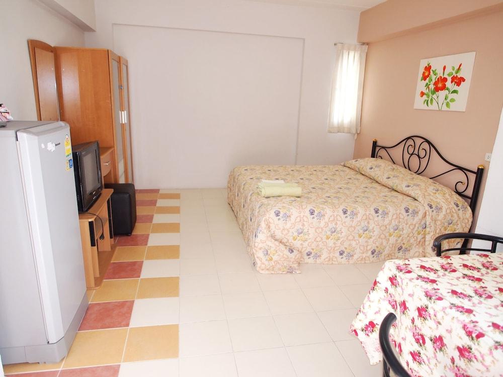 Thanapa Mansion - Hostel