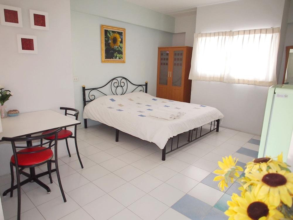 Thanapa Mansion - Hostel