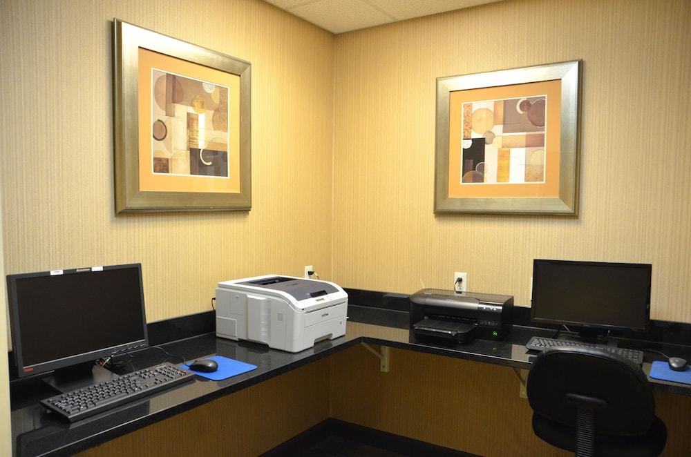 Holiday Inn Express Hotel & Suites Sidney by IHG