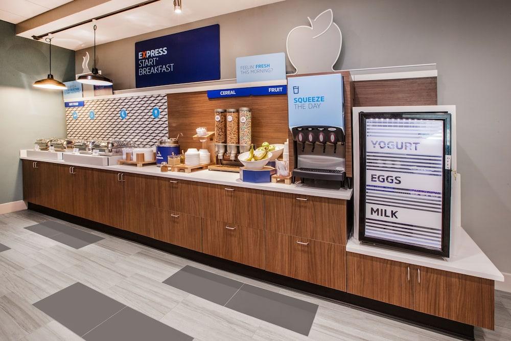 Holiday Inn Express Hotel & Suites Sidney by IHG