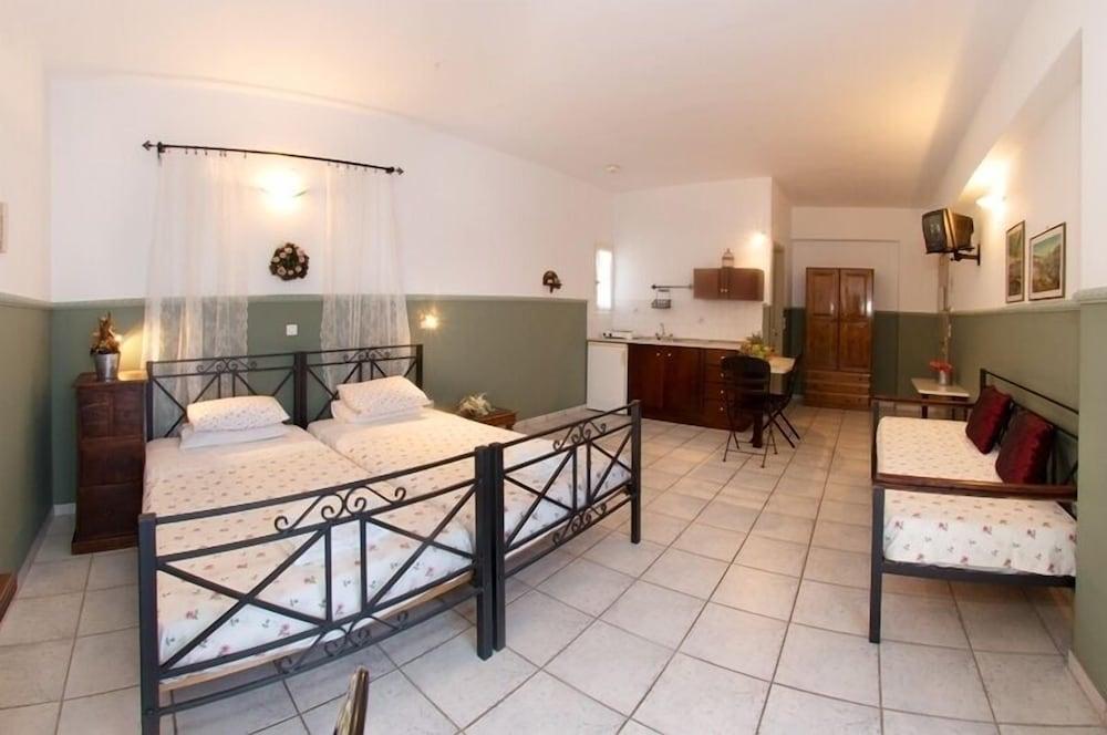 Nostos Studios & Apartments