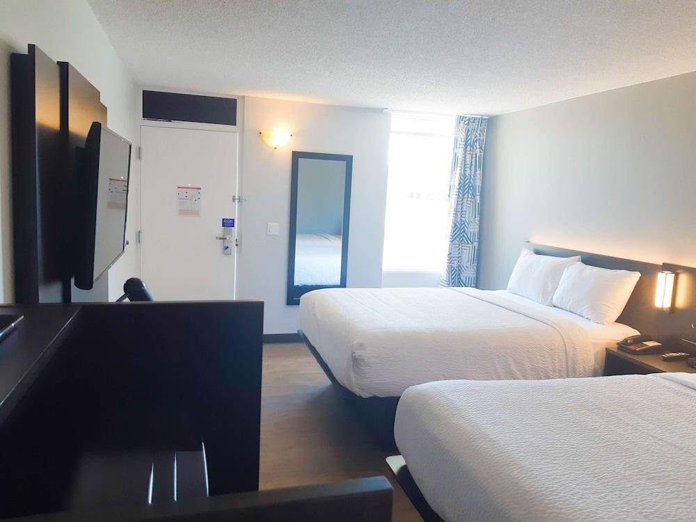 Motel 6 Brooks, AB