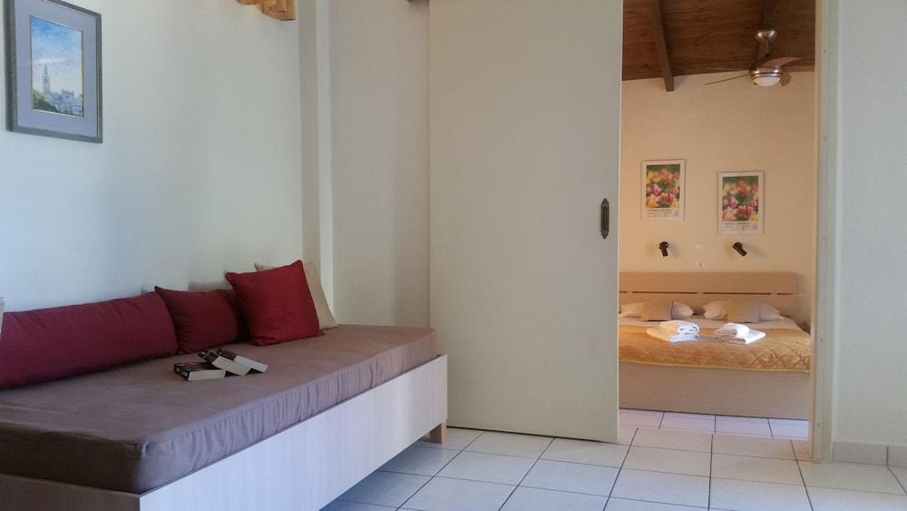 Nicolas Studios & Apartments