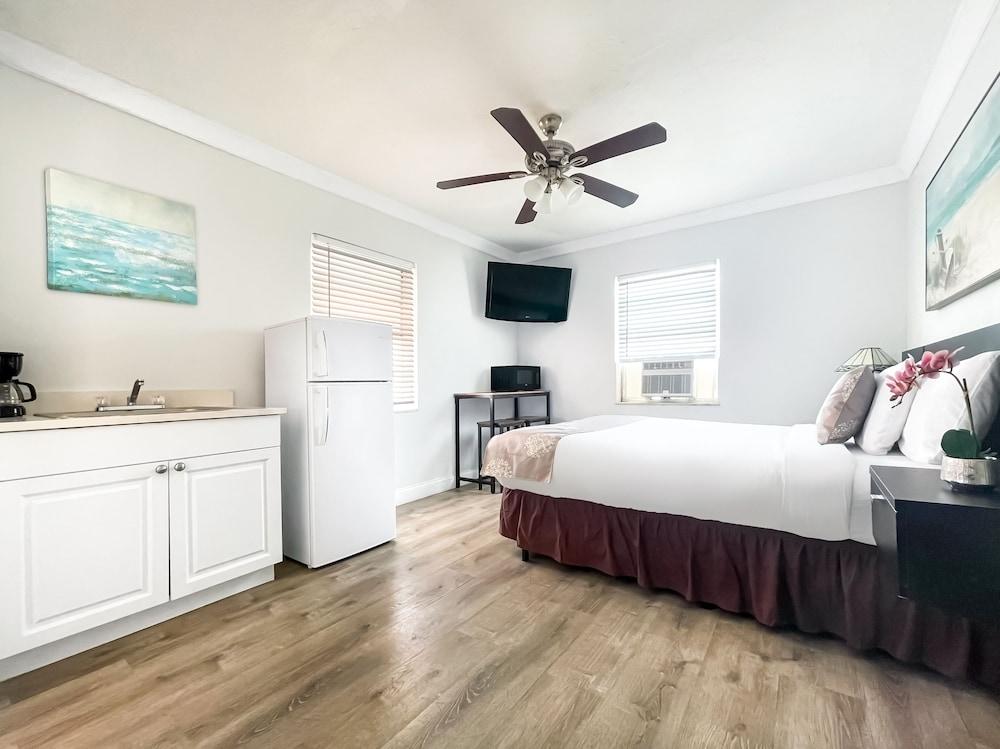 Hollywood Beach Blue Wave