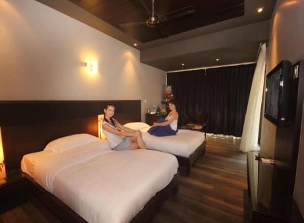 16 Degrees North, Candolim