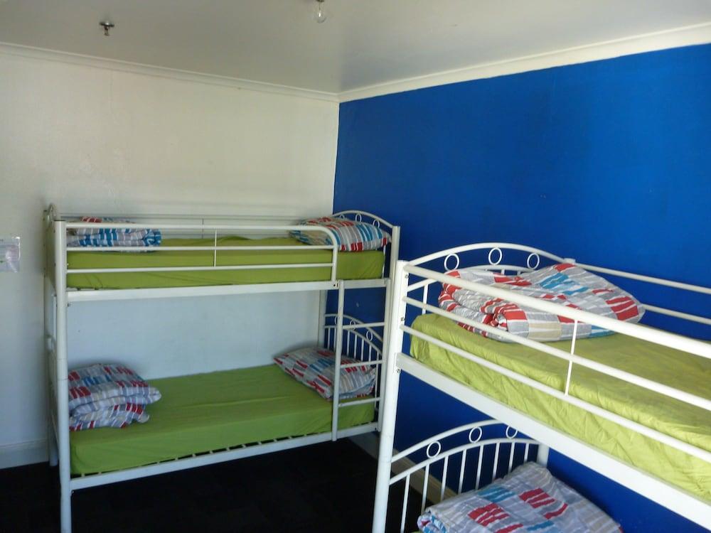 Adelaide Travellers Inn - Hostel