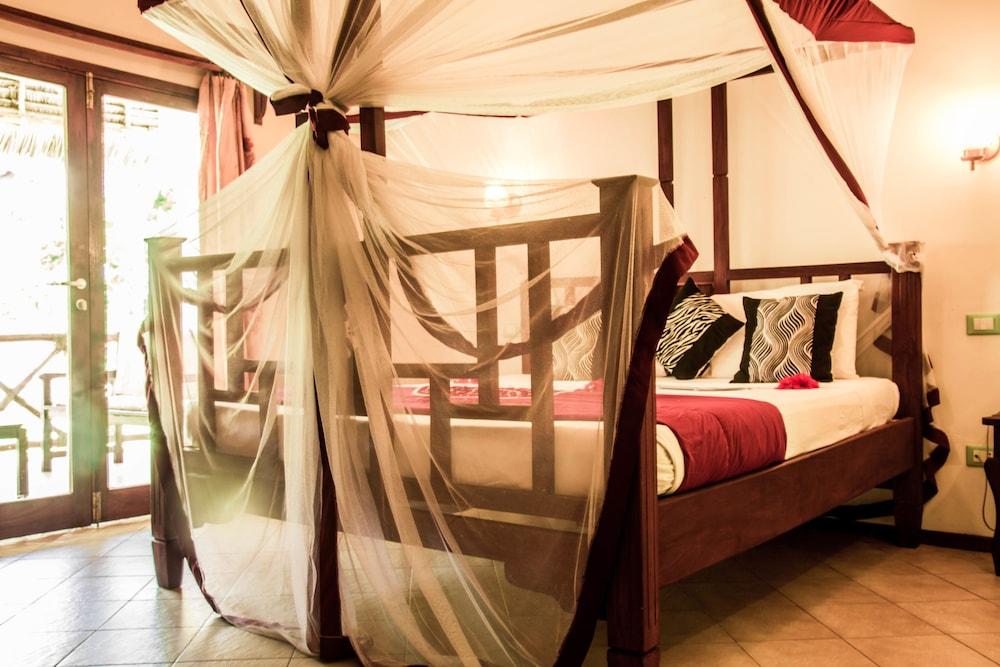 Uroa Bay Beach Resort