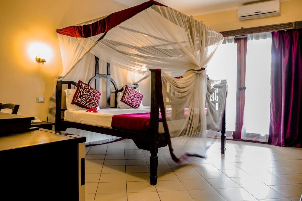 Uroa Bay Beach Resort