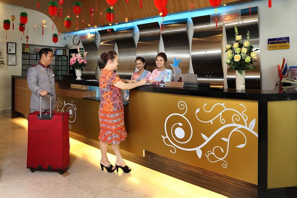 Golden Crown Grand Hotel