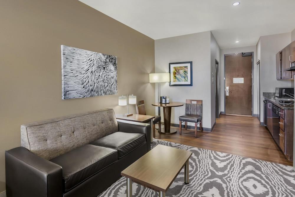 Best Western Plus Williston Hotel & Suites