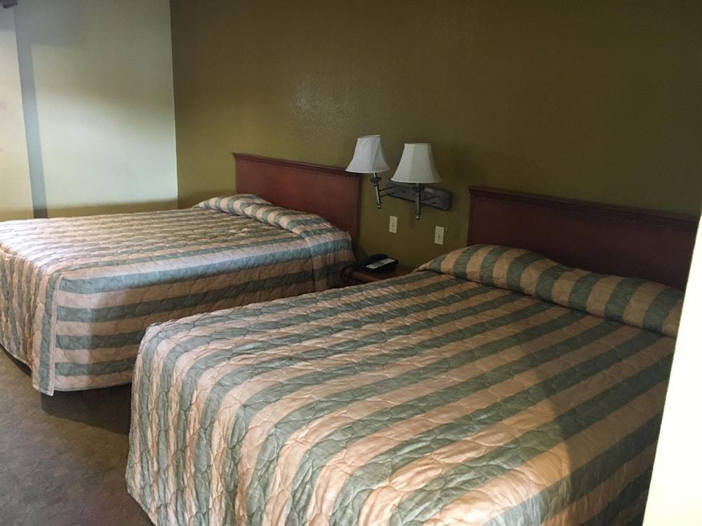 Bellflower Travel Inn