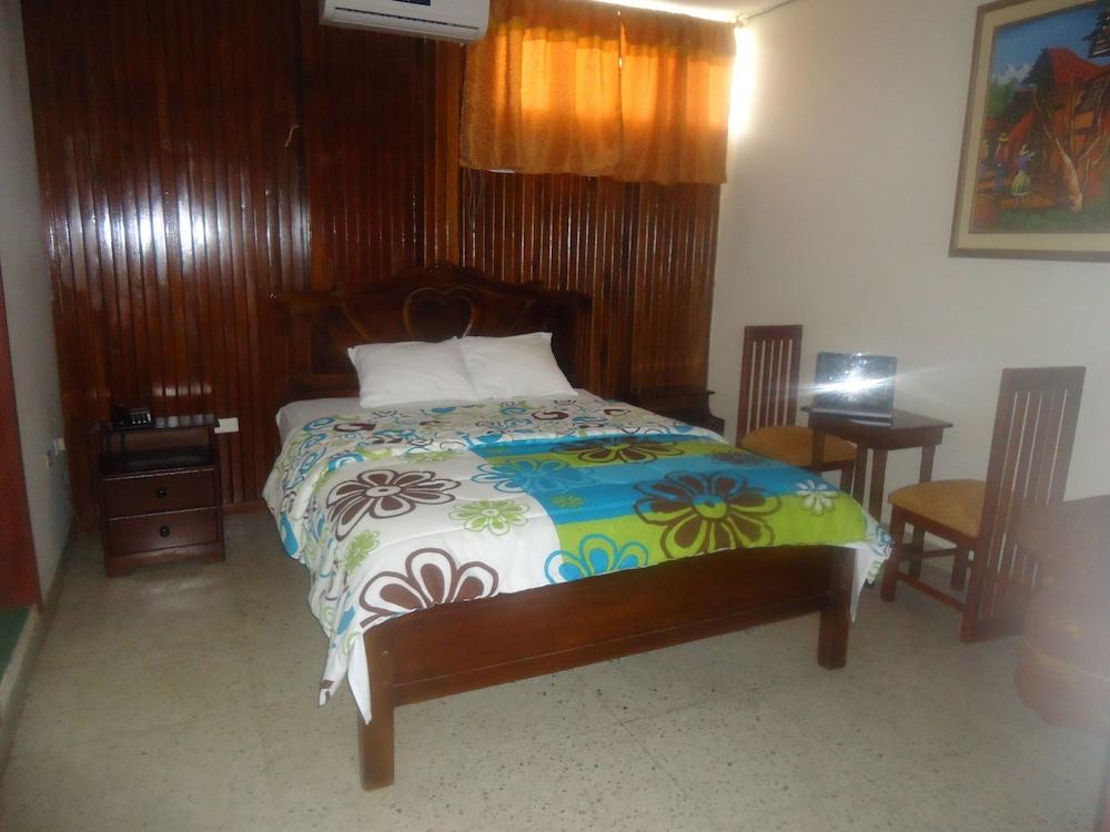 Hostal Perla Real Inn