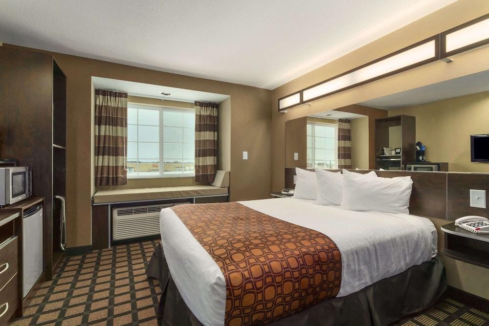 Microtel Inn And Suites Minot