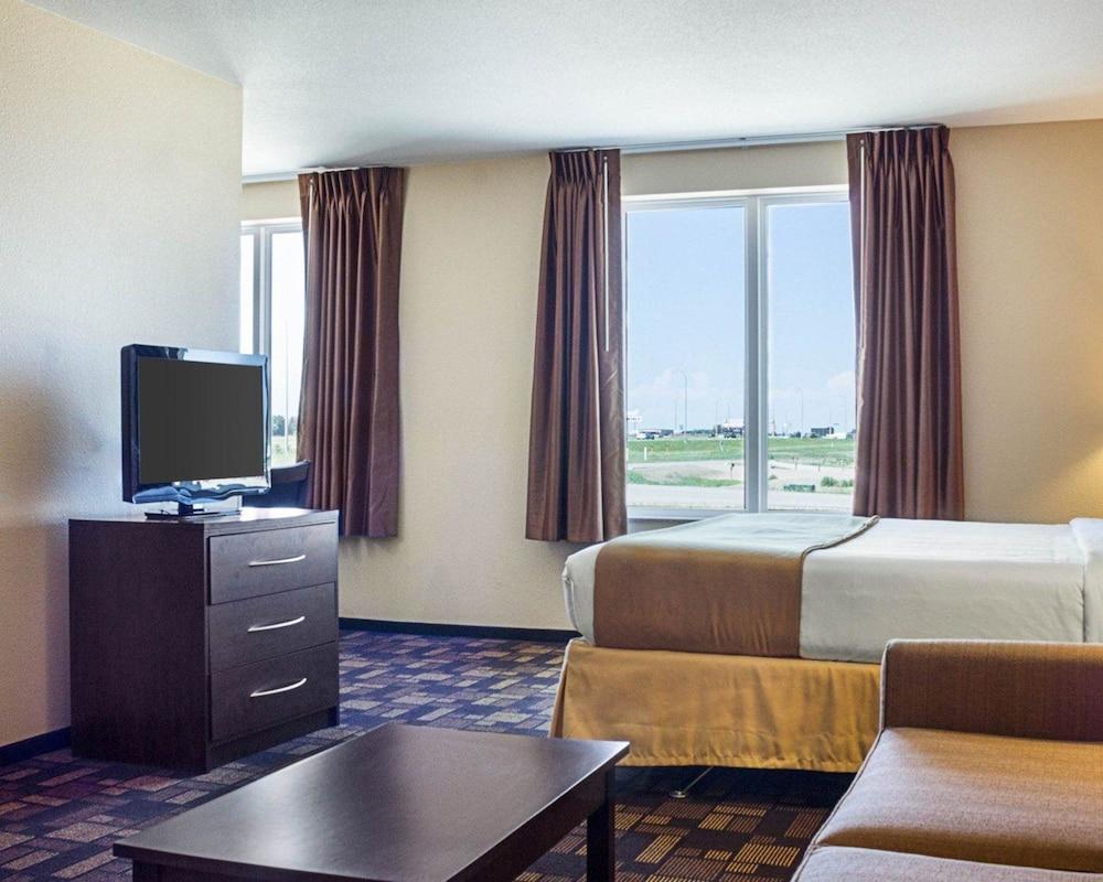 Quality Inn & Suites Minot North