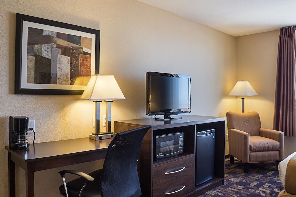 Quality Inn & Suites Minot North