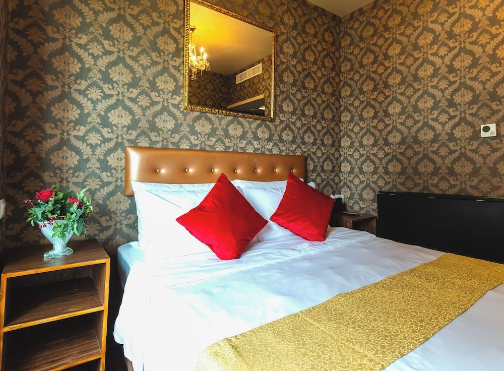 Ramada Grand Tsim Sha Tsui (Former Ramada Hong Kong Grand Tsim Sha Tsui)