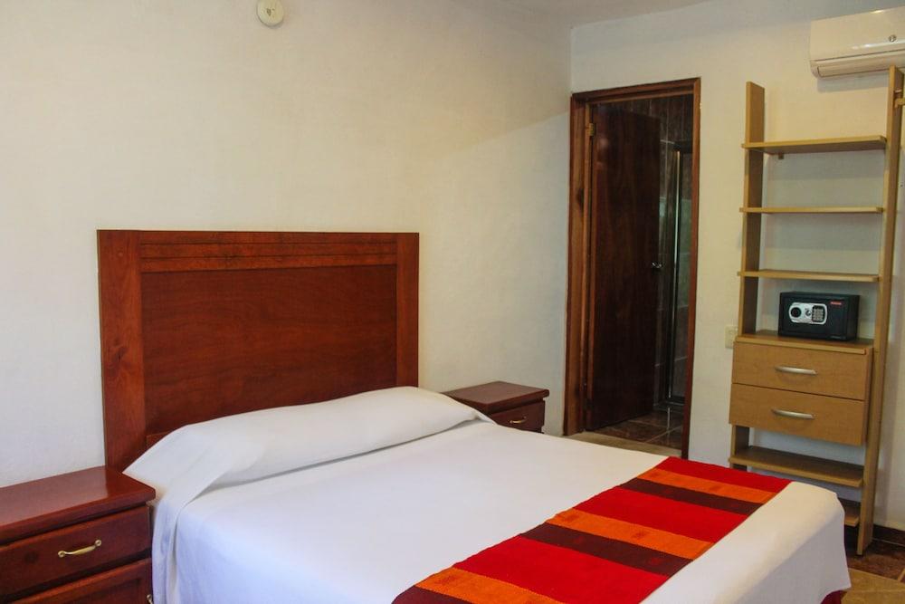 Real Mayab Hotel & Bungalows