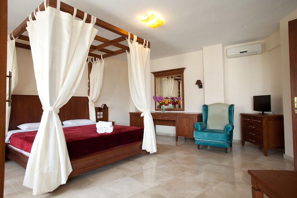 Toroni Blue Sea Hotel & Spa