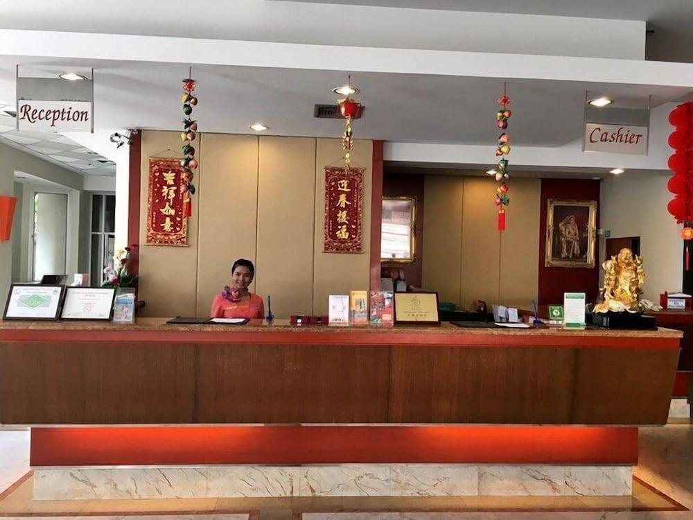 Hadyai Golden Crown Hotel