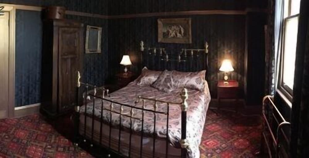 Shakespeare Hotel Surry Hills