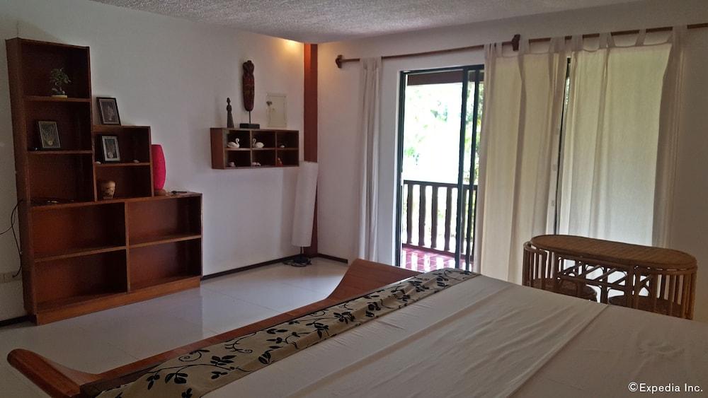 Cooper's Beach Resort