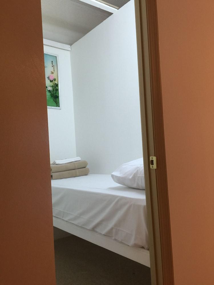 Bowery Grand Hotel - Hostel