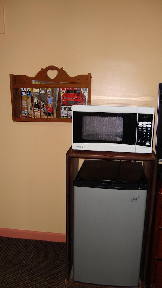 Pinconning Trail Inn Motel