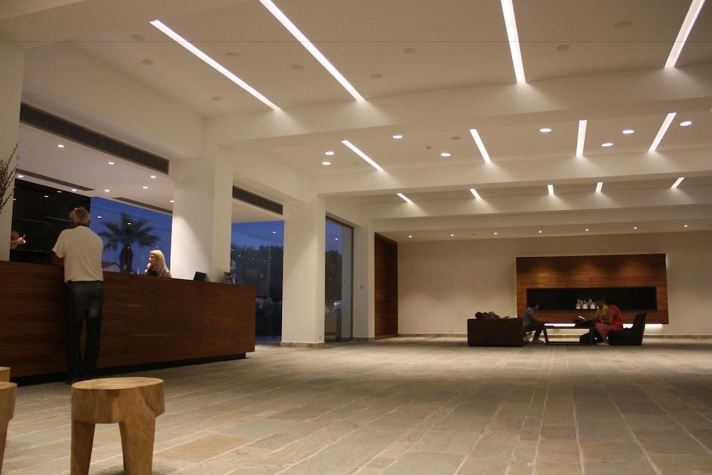 Amphora Hotel & Suites