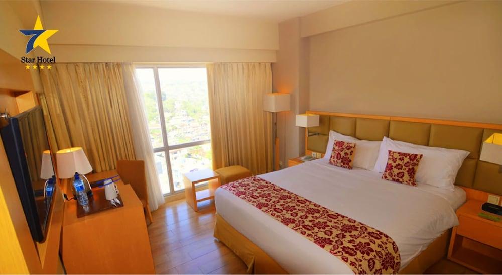 Horison Ultima Semarang