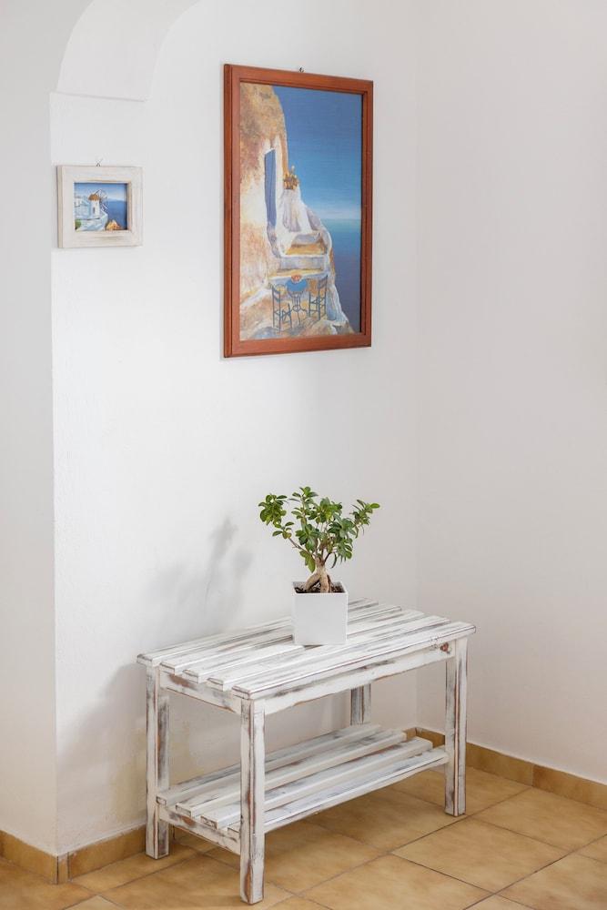 Vrachia Studios & Apartments