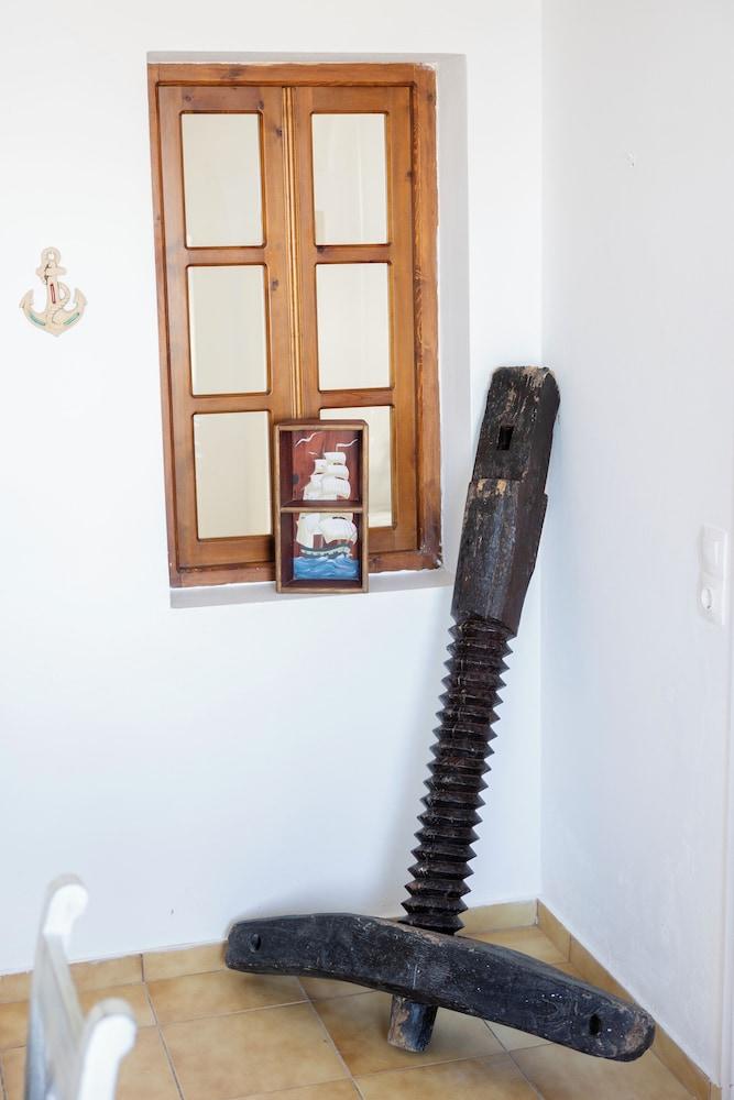 Vrachia Studios & Apartments