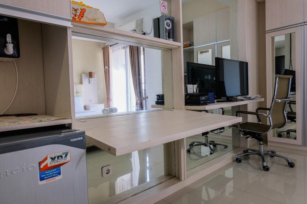 Best Price Studio Apartment at Atria Residence near Mall