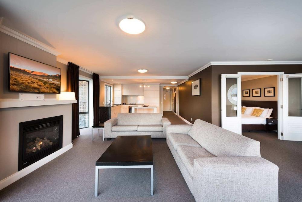 Absolute Lakefront Living 2 Bedroom