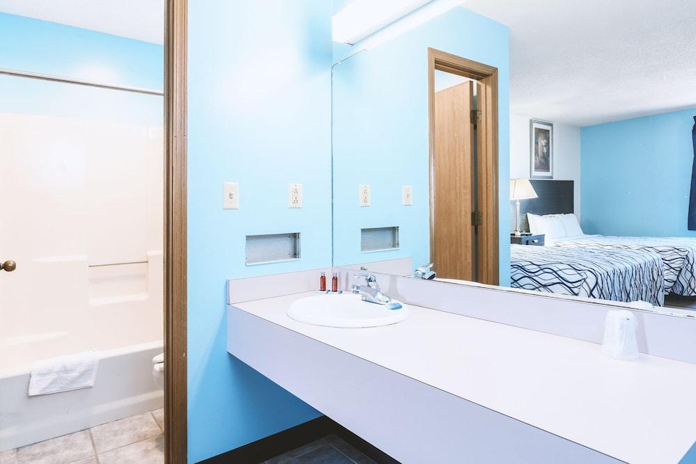 Blue Way Inn & Suites Wellington