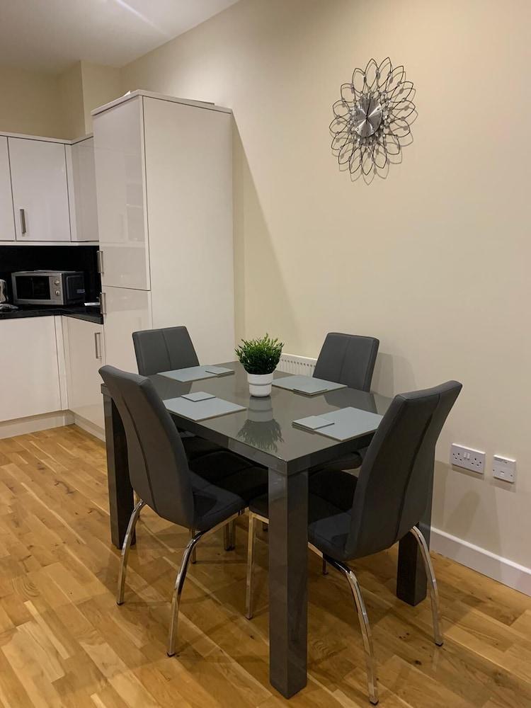 Unique & Stylish 2 Bed Apartment