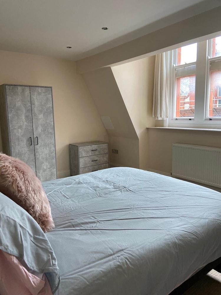 Central Location - 2 Bedroom Apartment