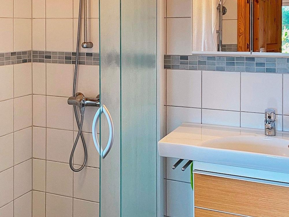 Serene Seaside Retreat in Vesteroy-by Traum