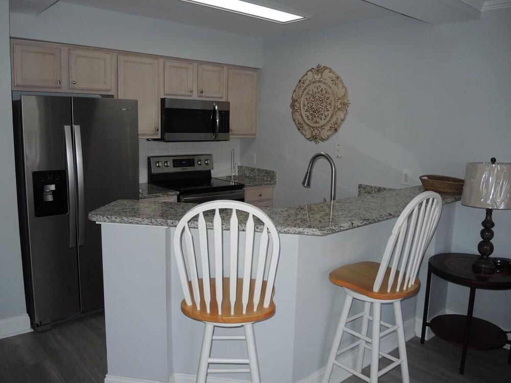 Brunswick Plantation Resort and Golf Condo 307M with Outdoor Pool by RedAwning