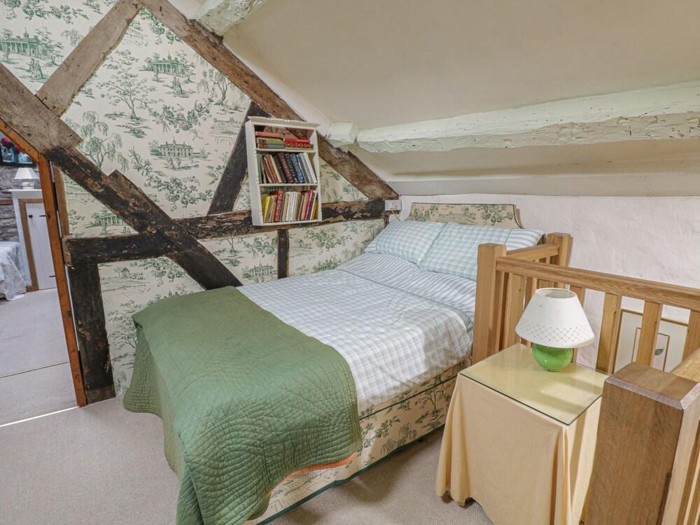 Lower Dolgenau- The Cottage