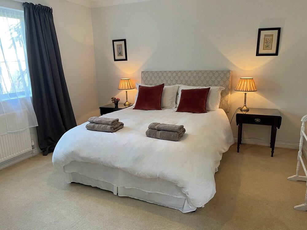 1A Erneston Crescent