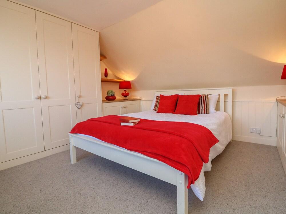 3 Lowerbourne Terrace