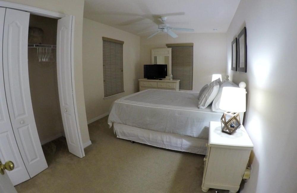 Four Bedroom Pool Home - 1008 RR - Vusa